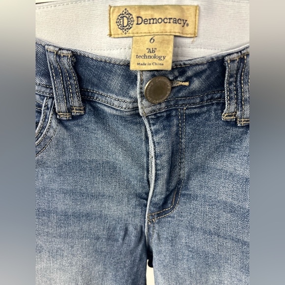 Democracy Women's Light Blue Skinny Jeans - Picture 2 of 3